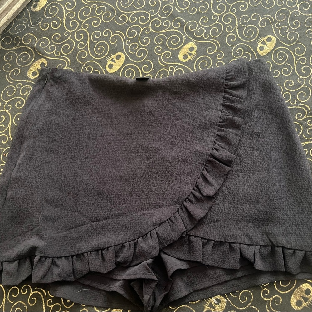 Super cute black skort. large but it runs very small. Never worn but no tags.